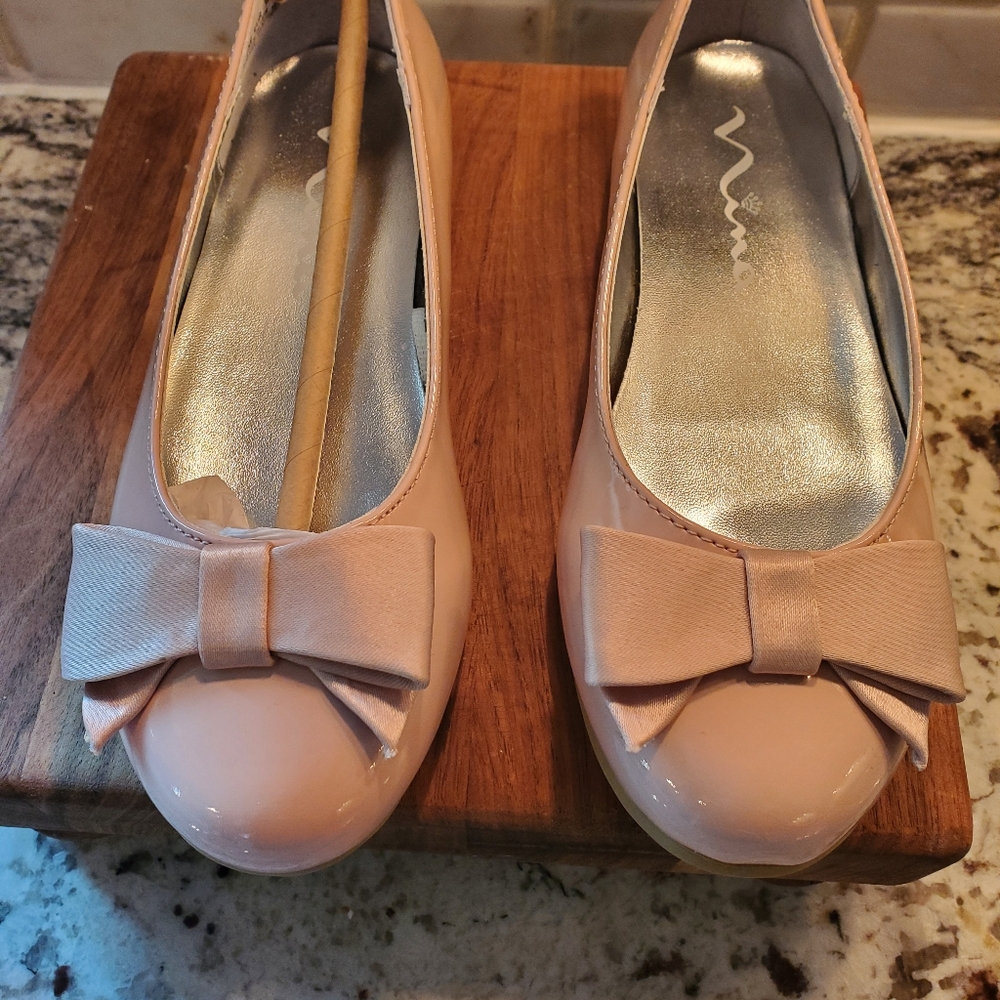 New In BOX BY NINA  Blush/Pink Patent Ballet Flats with Bow Detail STYLE PEGASUS